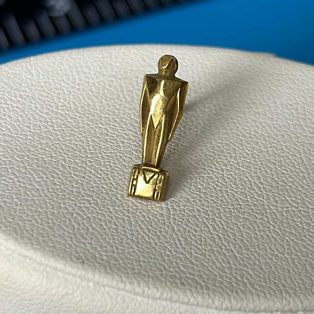 10k Vintage Man Figure Lapel Pin - image 4